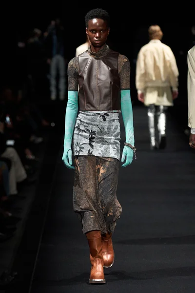 Look 25